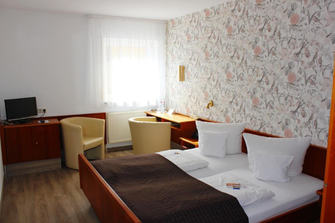 Landhotel Zum Boehm Roth  Bagian luar foto