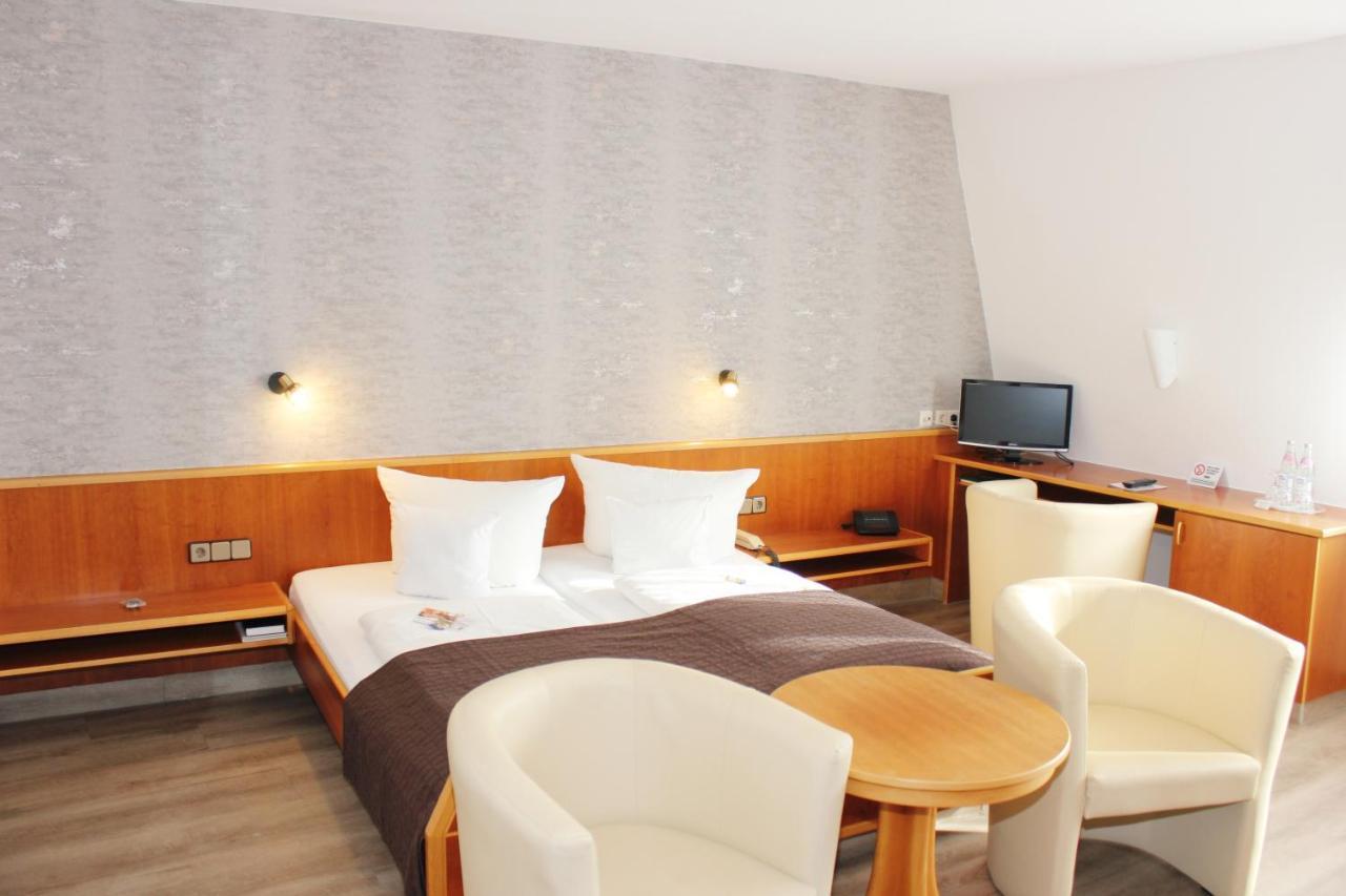 Landhotel Zum Boehm Roth  Bagian luar foto