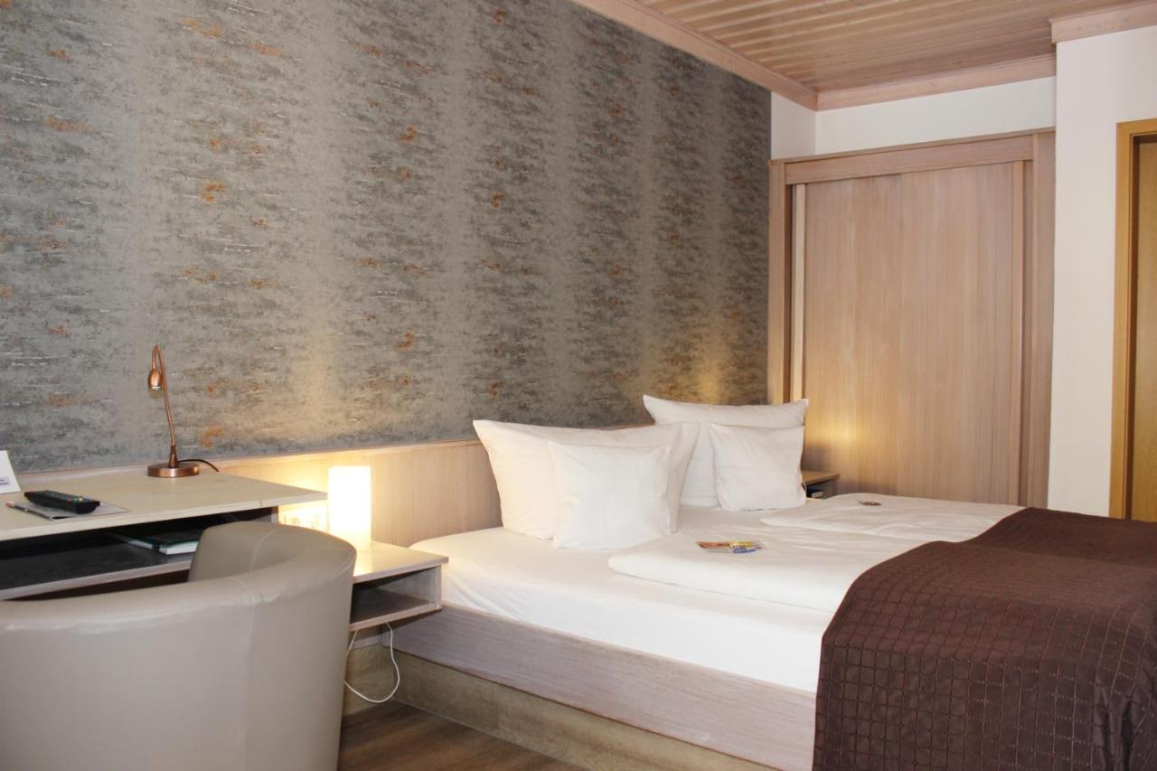 Landhotel Zum Boehm Roth  Bagian luar foto