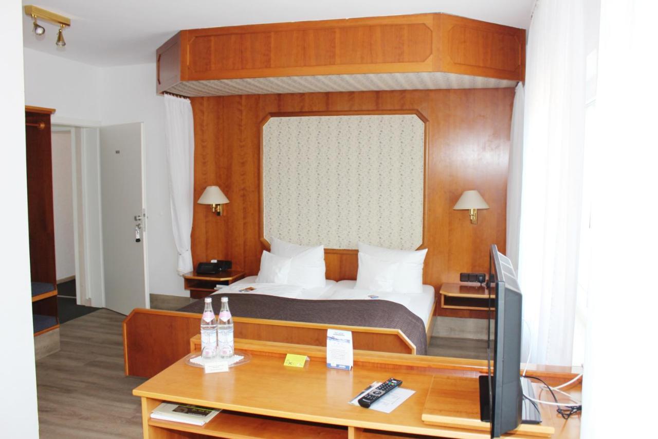 Landhotel Zum Boehm Roth  Bagian luar foto