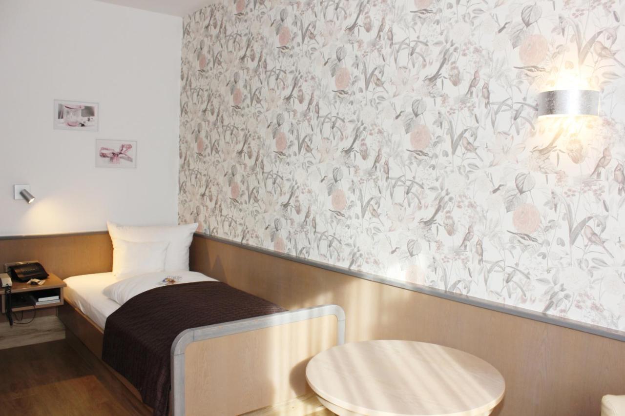 Landhotel Zum Boehm Roth  Bagian luar foto