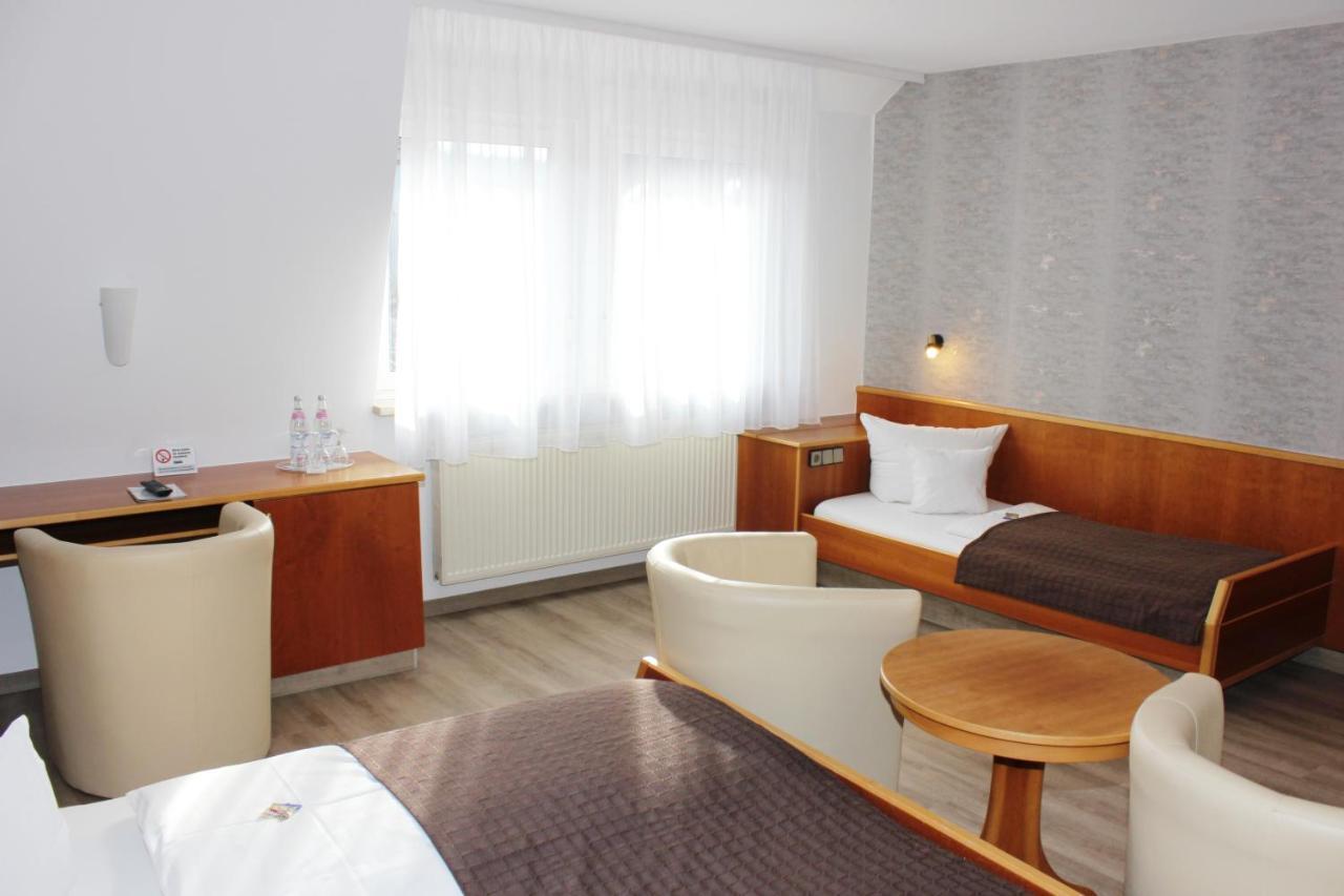Landhotel Zum Boehm Roth  Bagian luar foto