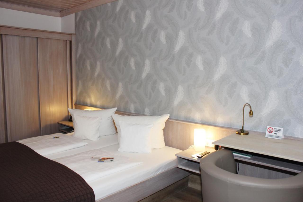 Landhotel Zum Boehm Roth  Bagian luar foto