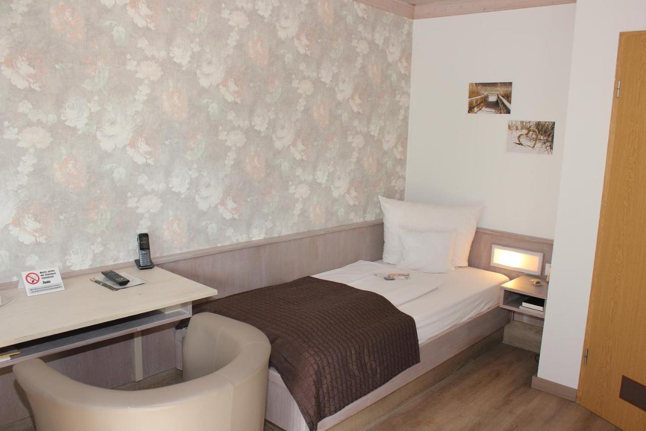 Landhotel Zum Boehm Roth  Bagian luar foto