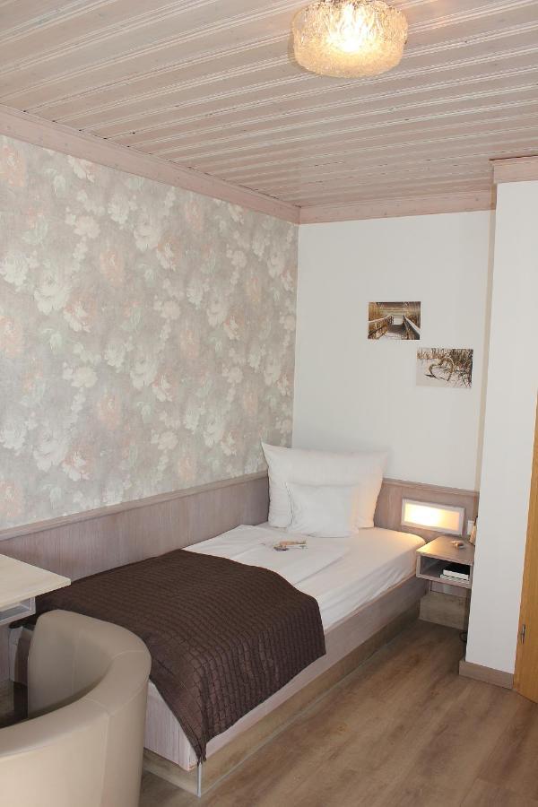 Landhotel Zum Boehm Roth  Bagian luar foto